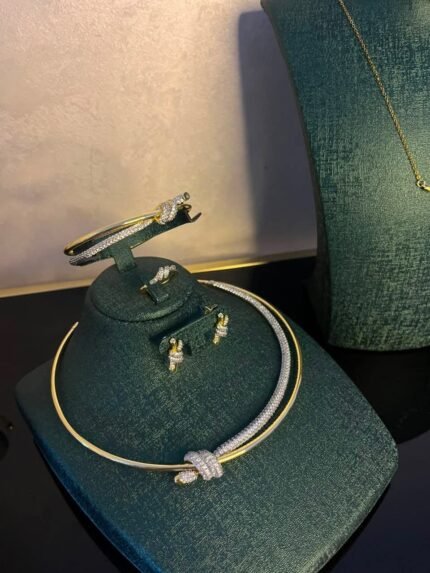 💎 L'INCARNATION DE L'AMOUR ÉTERNEL – PARURE TIFFANY NOEUD DE L'AMOUR (عقدة الحب) 💎
